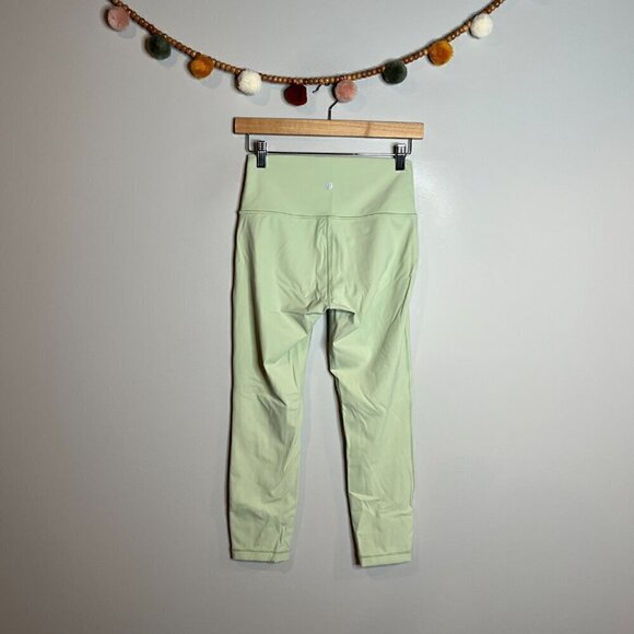 Lululemon light pastel green Wunder Under crops - Picture 4 of 5